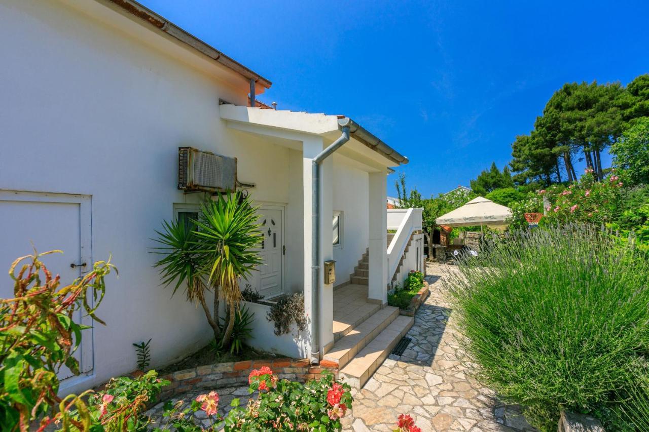 Apartment Iva Banjol Exterior photo
